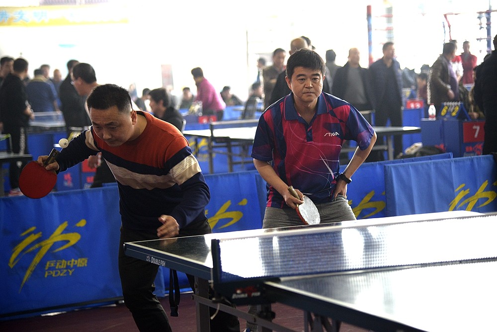 挺爷挺哥同框带队，广州恒大球员重新集结，赵一脚久违现身球场.